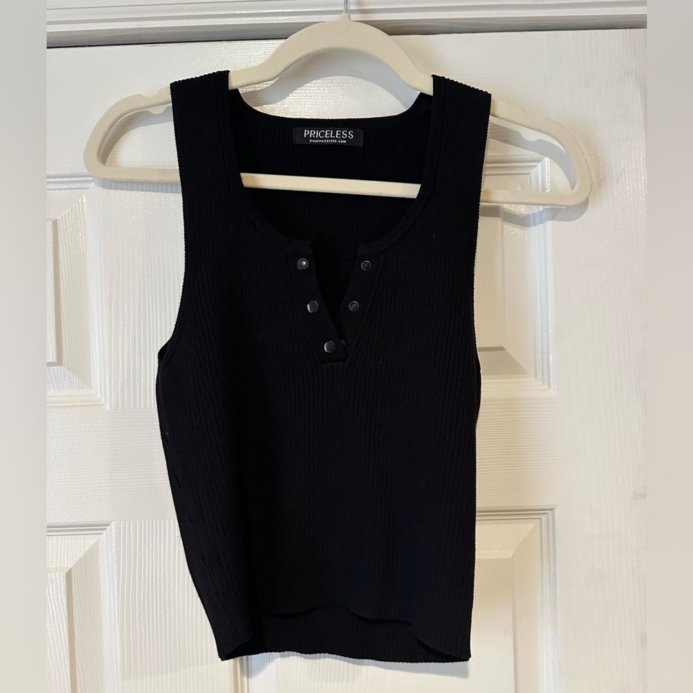 Black Sleeveless Cropped Women's Top